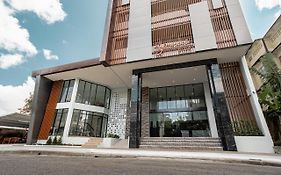 เอสเจ มิราเคิล โฮเทล